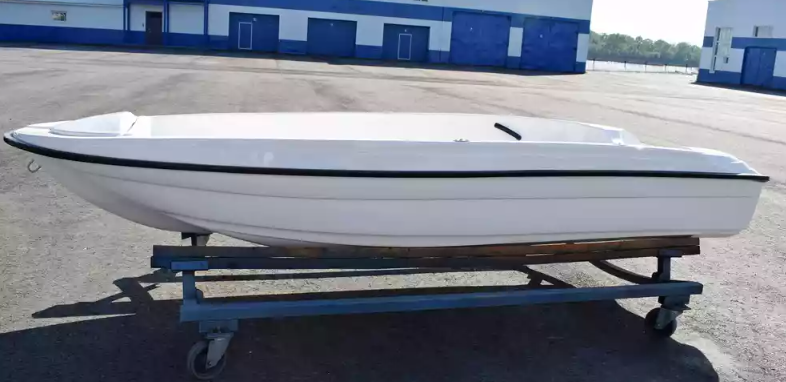 Стеклопластиковая лодка Пингвин (тримаран) в Находке