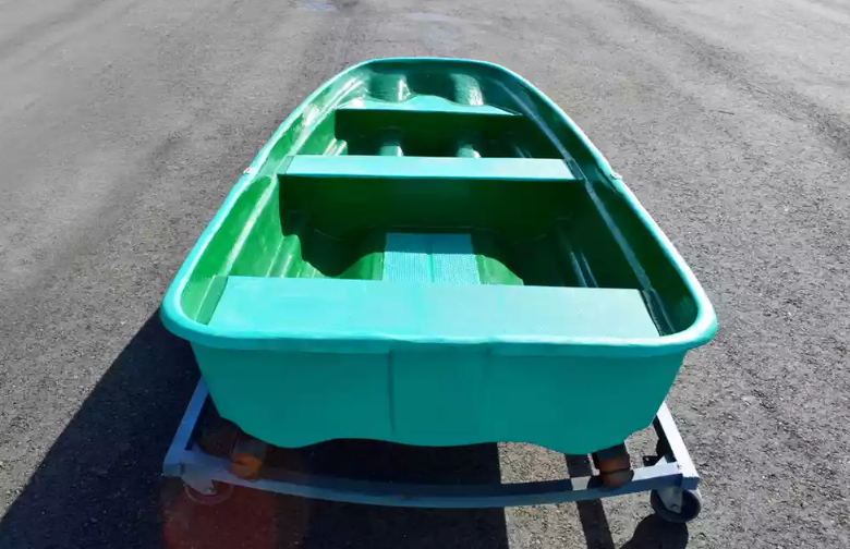 Стеклопластиковая лодка Старт (тримаран) в Находке