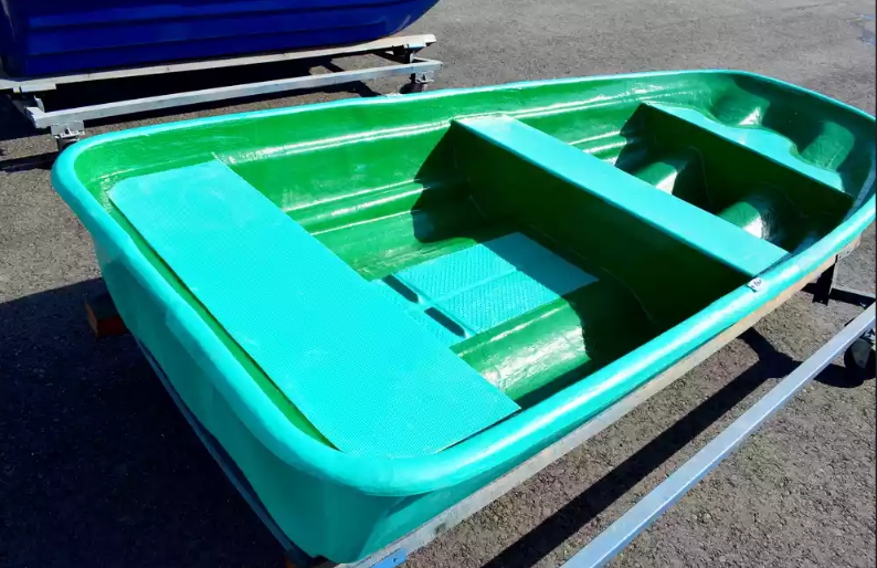 Стеклопластиковая лодка Старт (тримаран) в Находке