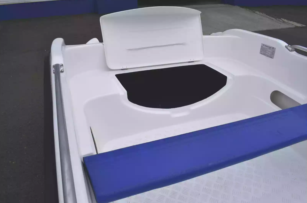 Стеклопластиковая лодка Пингвин New (тримаран) в Находке