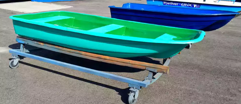 Стеклопластиковая лодка Старт (тримаран) в Находке