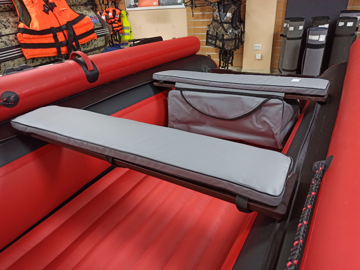 КОМПЛЕКТ МЯГКИХ НАКЛАДОК С СУМКОЙ ДЛЯ ЛОДОК 110Х20 СЕРЫЙ в Находке