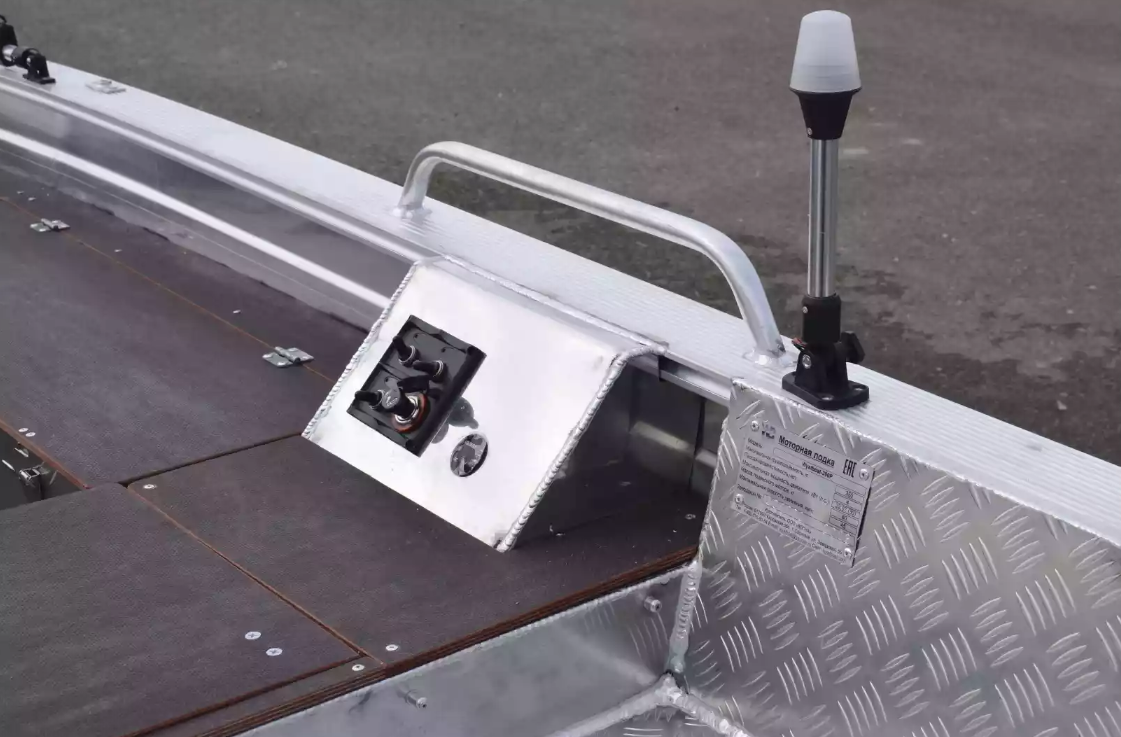 Алюминиевая лодка Wyatboat-390РМ в Находке