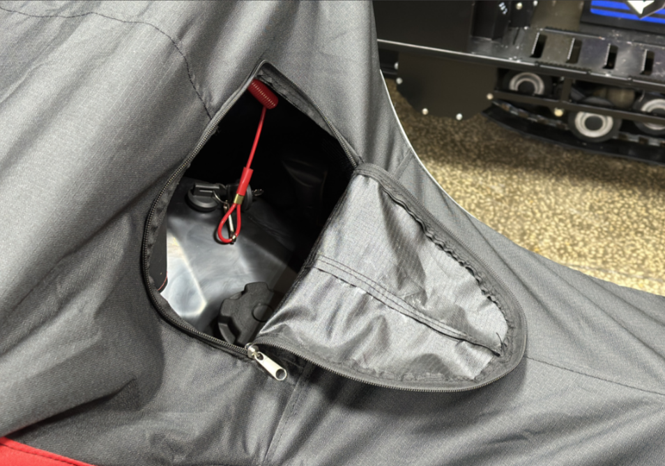 Чехол транспорт. снегохода IKUDZO HUNTER черно-красный Оксфорд ПРЕМИУМ качества с лого IKUDZO в Находке