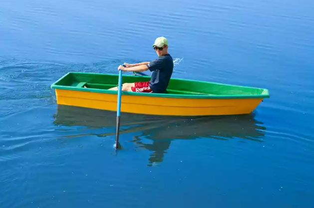 Стеклопластиковая лодка Малютка в Находке