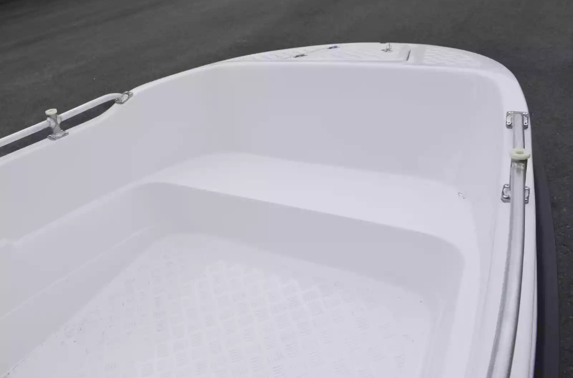 Стеклопластиковая лодка Пингвин New (тримаран) в Находке