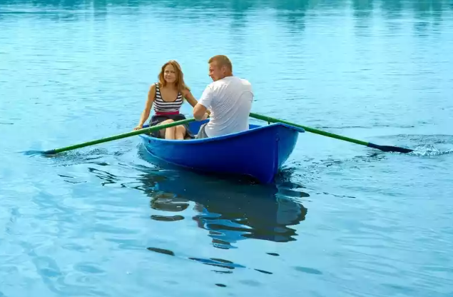 Стеклопластиковая лодка Дельфин в Находке