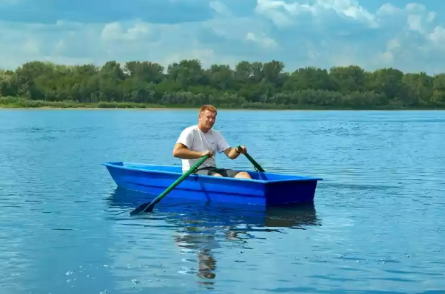 Стеклопластиковая лодка Малютка в Находке