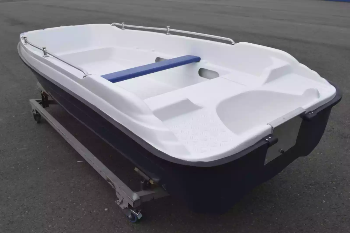 Стеклопластиковая лодка Пингвин New (тримаран) в Находке