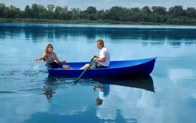 Стеклопластиковая лодка Дельфин в Находке