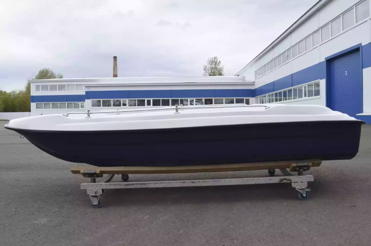 Стеклопластиковая лодка Пингвин New (тримаран) в Находке