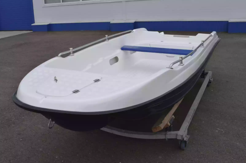 Стеклопластиковая лодка Пингвин New (тримаран) в Находке