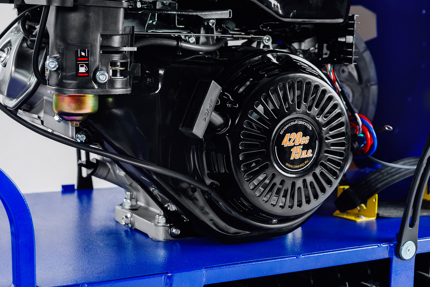 Мотобуксировщик SNOW DOG 17 с эл. запуском (DINKING) в Находке